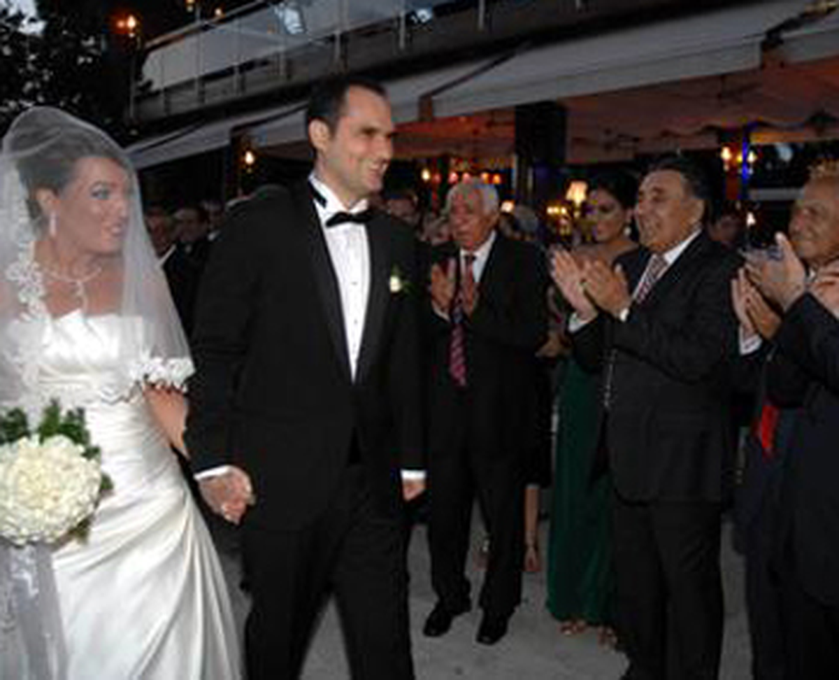 Dha Muhabiri Ceren Karasu Evlendi