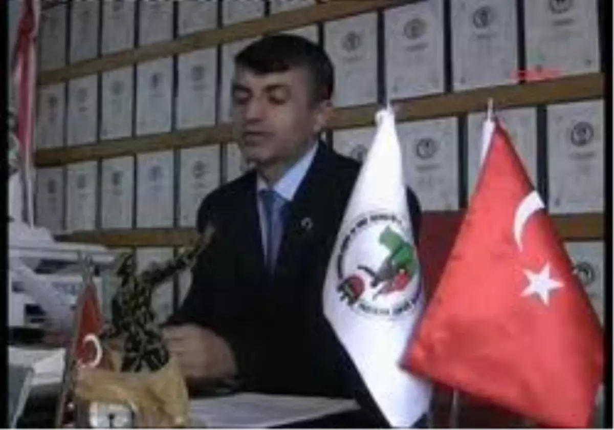 Diyarbakır\'dan Şehit Aileleri Derneği Başkanı Ahmet Büyükburç, "Bayrağımızı İndiremeyeceksiniz"