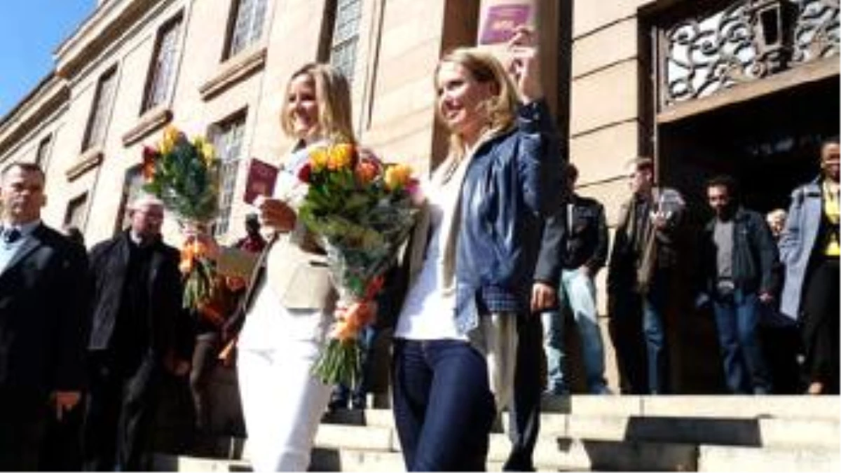 Güney Afrika\'da Tutuklu Olan Hollandalı Güzeller Serbest Bırakıldı