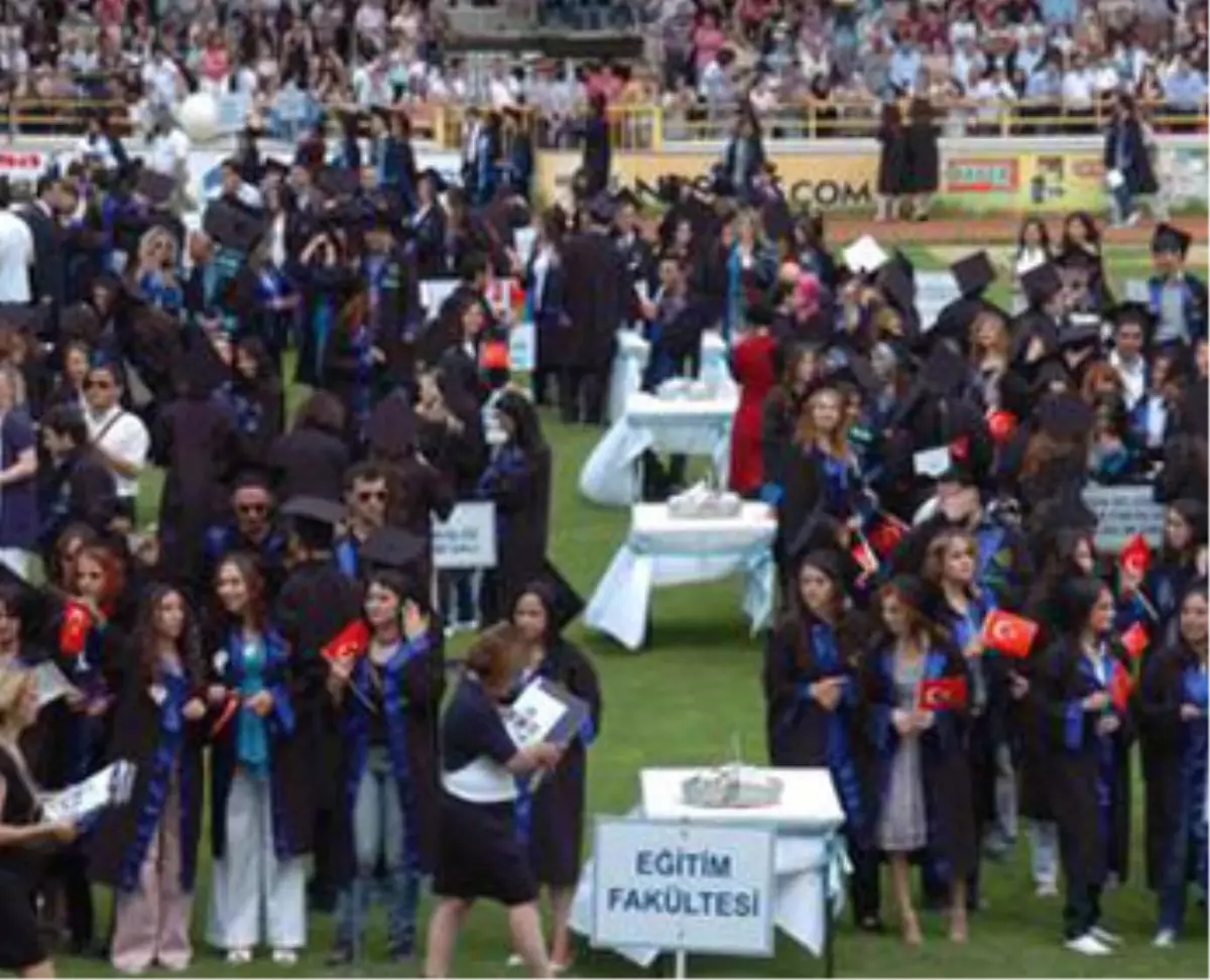 İzzet Baysal\'da Mezuniyet Töreni