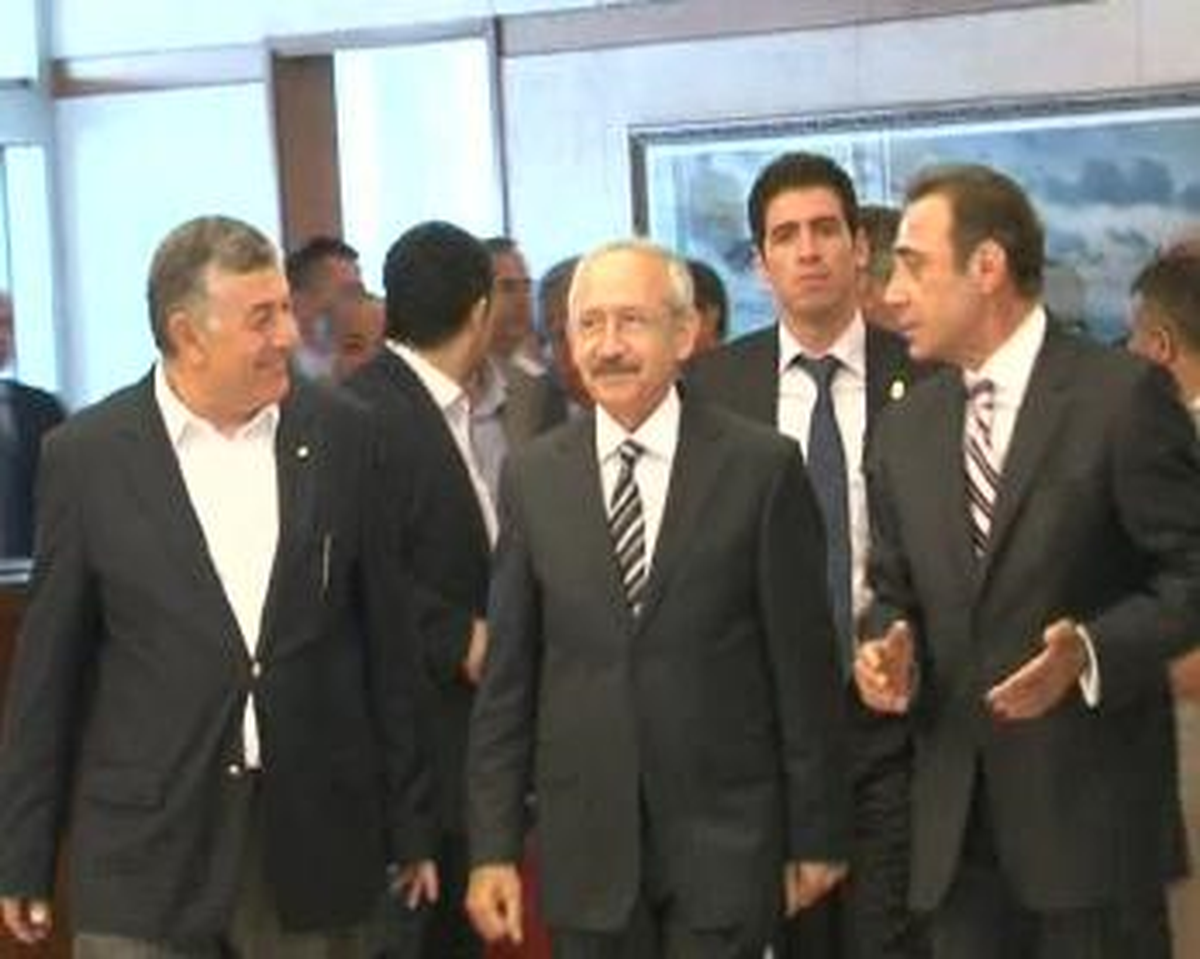 Kılıçdaroğlu, Cumhurbaşkanı Gül ile Görüşmek İçin İstanbul\'a Geldi