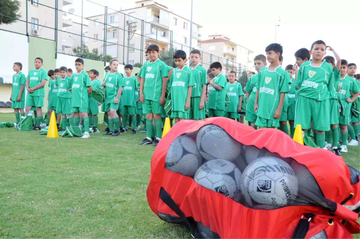 Manisaspor’a Emek Verenler Belediyeyi Ziyaret Etti 


