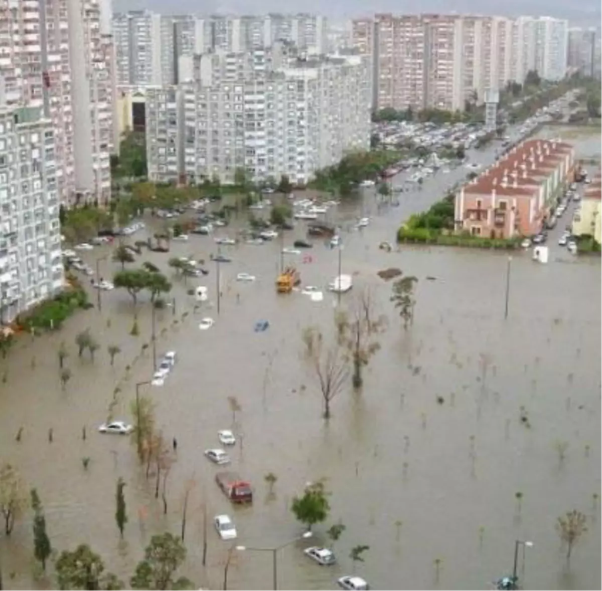 İzmir Sular Altında