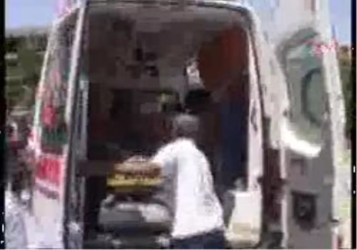 Malatya - Yolcu Otobüsü Kamyona Çarptı: 13 Kişi Yaralı