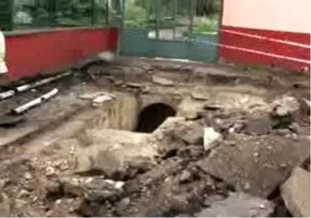 Bartın - Tarihi Konağın Temeli Aranırken Tünel Bulundu