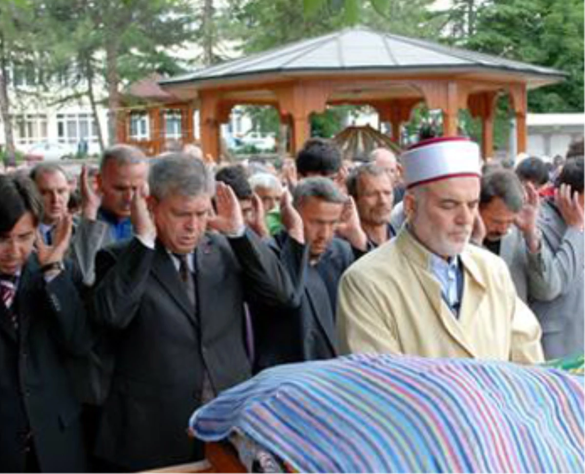 Kazada Ölen Büşra, Şuhut\'ta Toprağa Verildi