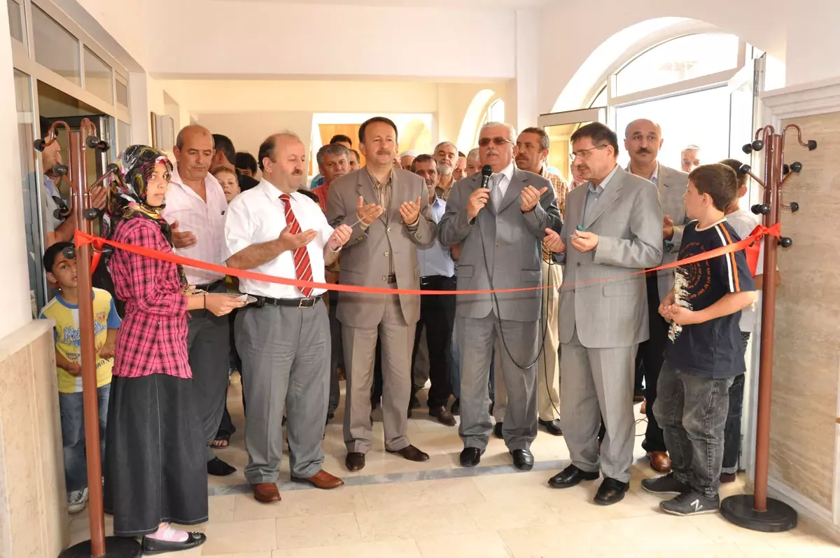 Kur\'an-I Kerim Huzurumuzu Sağlamaya Yeter