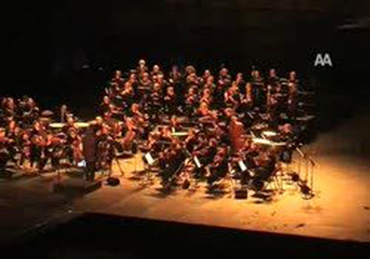 Paris'te Görkemli Gösteri