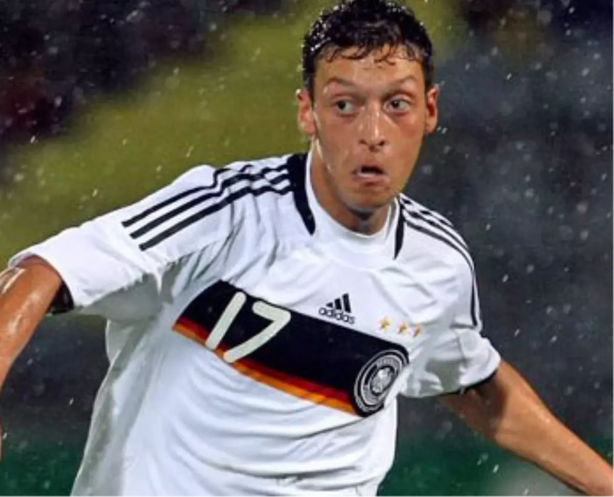 Özil\'in Hayali Barcelona\'da Oynamak