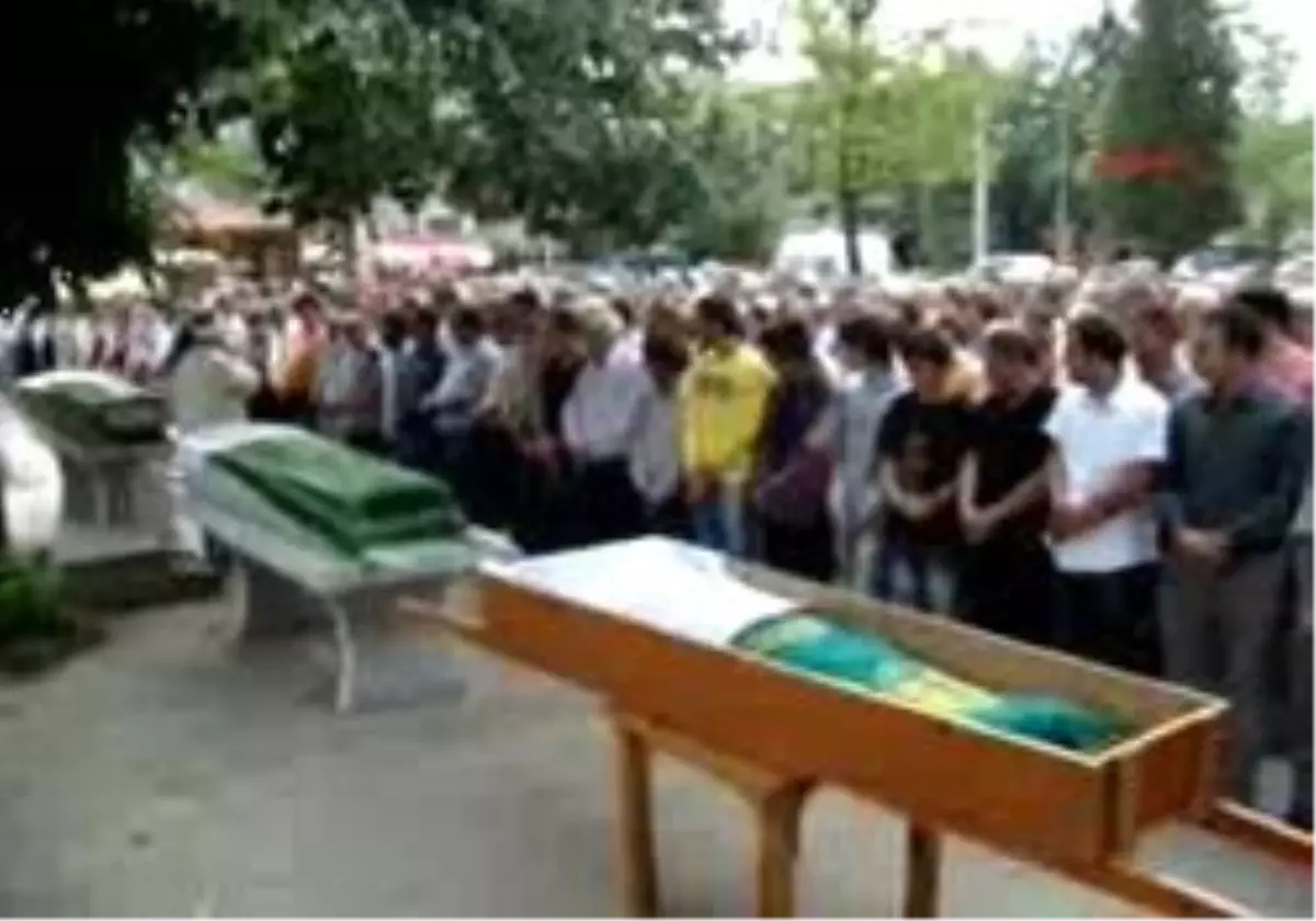 Sakarya - Lüleburgaz´Daki Kazada Ölen Gurbetçiler Akyazı´Da Toprağa Verildi