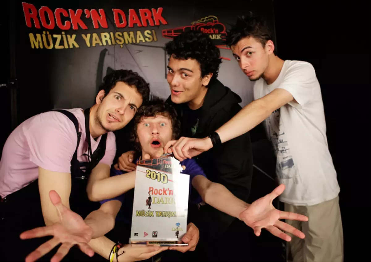 Bir Şanslı Kişi Rock’n Dark 2010 Birincileriyle Sziget Yolcusu! 
