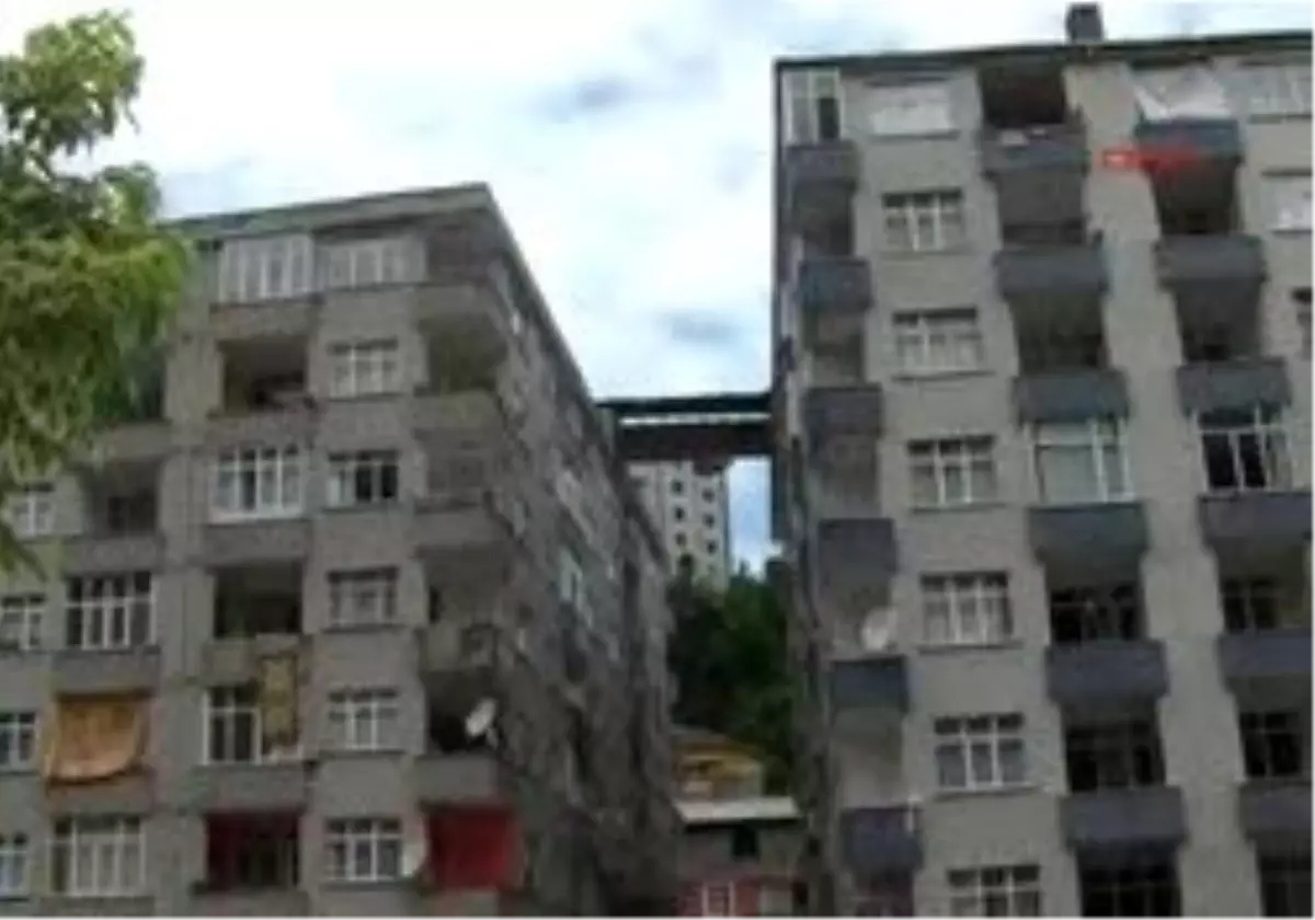 Rize -İki Binayı Köprü İle Birbirine Bağladı, Yangın Merdiveni Sorununu Çözdü