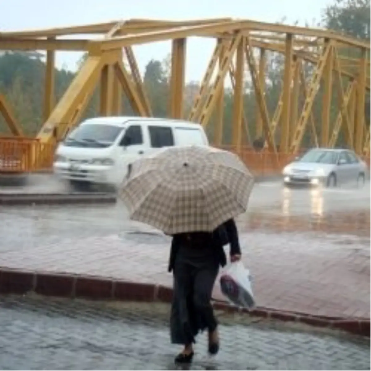 Yağışlar Türkiye\'nin Büyük Bölümünde Devam Ediyor