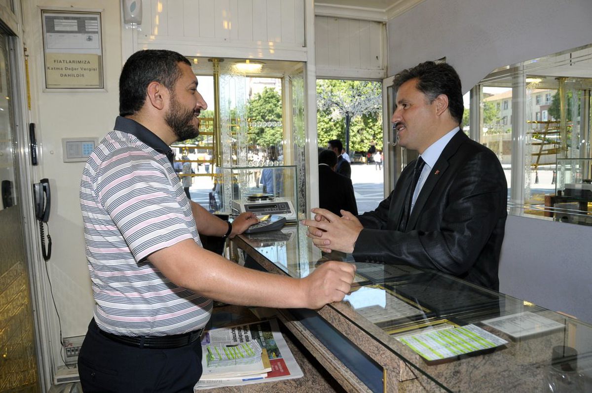 Belediye Başkanı Ahmet Çakır, PTT Caddesi’nde İncelemelerde Bulundu