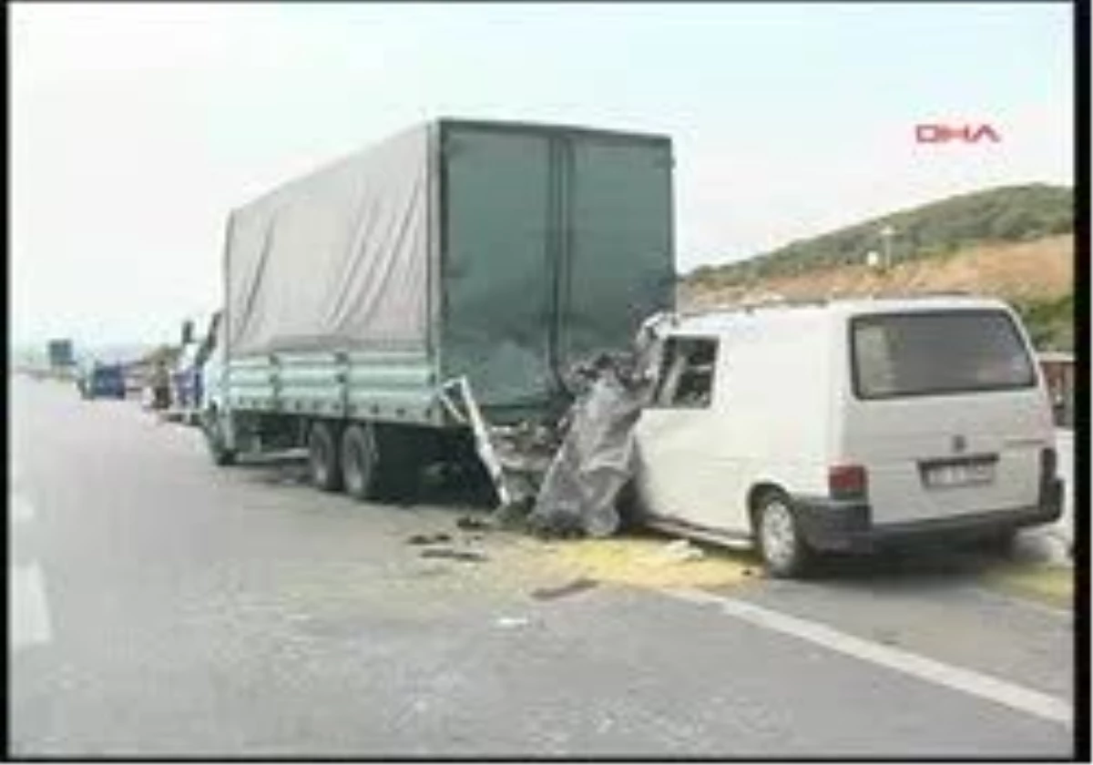 Bolu - Minibüs Arıza Şeridinde Duran Kamyona Çarptı: 2 Ölü, 1 Yaralı
