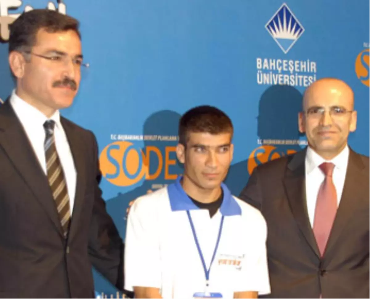 Lise Öğrencisi, Kompozisyon Yarışmasında Açılımı Yazdı Birinci Oldu