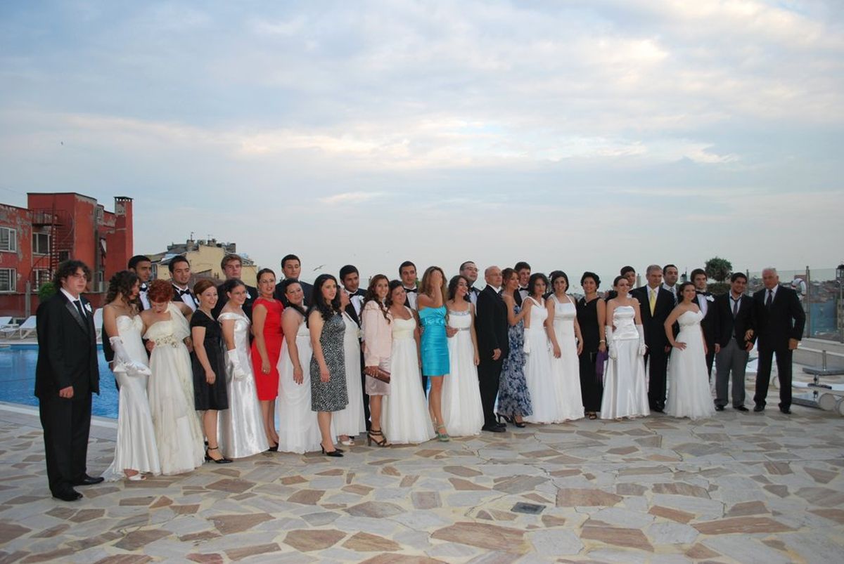 Özel Alev Lisesi 4. Dönem Mezunlarından Çok Renkli Mezuniyet Balosu!

