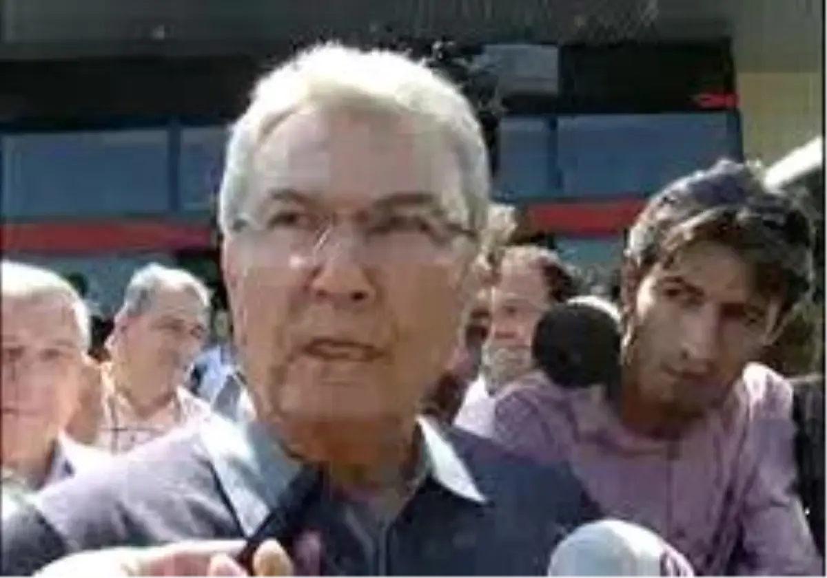 Çömelme Tartışmasına Baykal\'da Katıldı