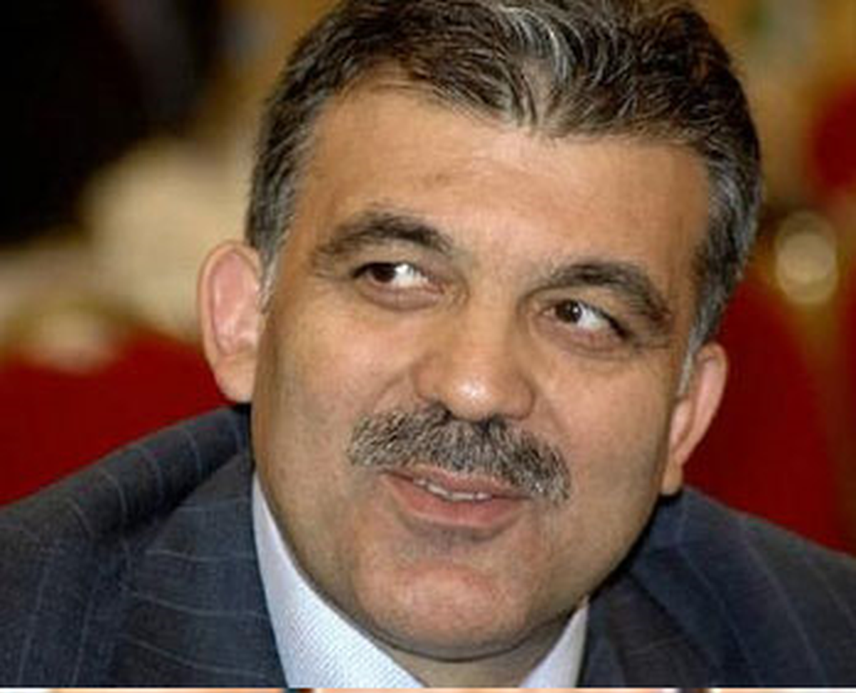 Gül, Twitter'da İçini Döktü