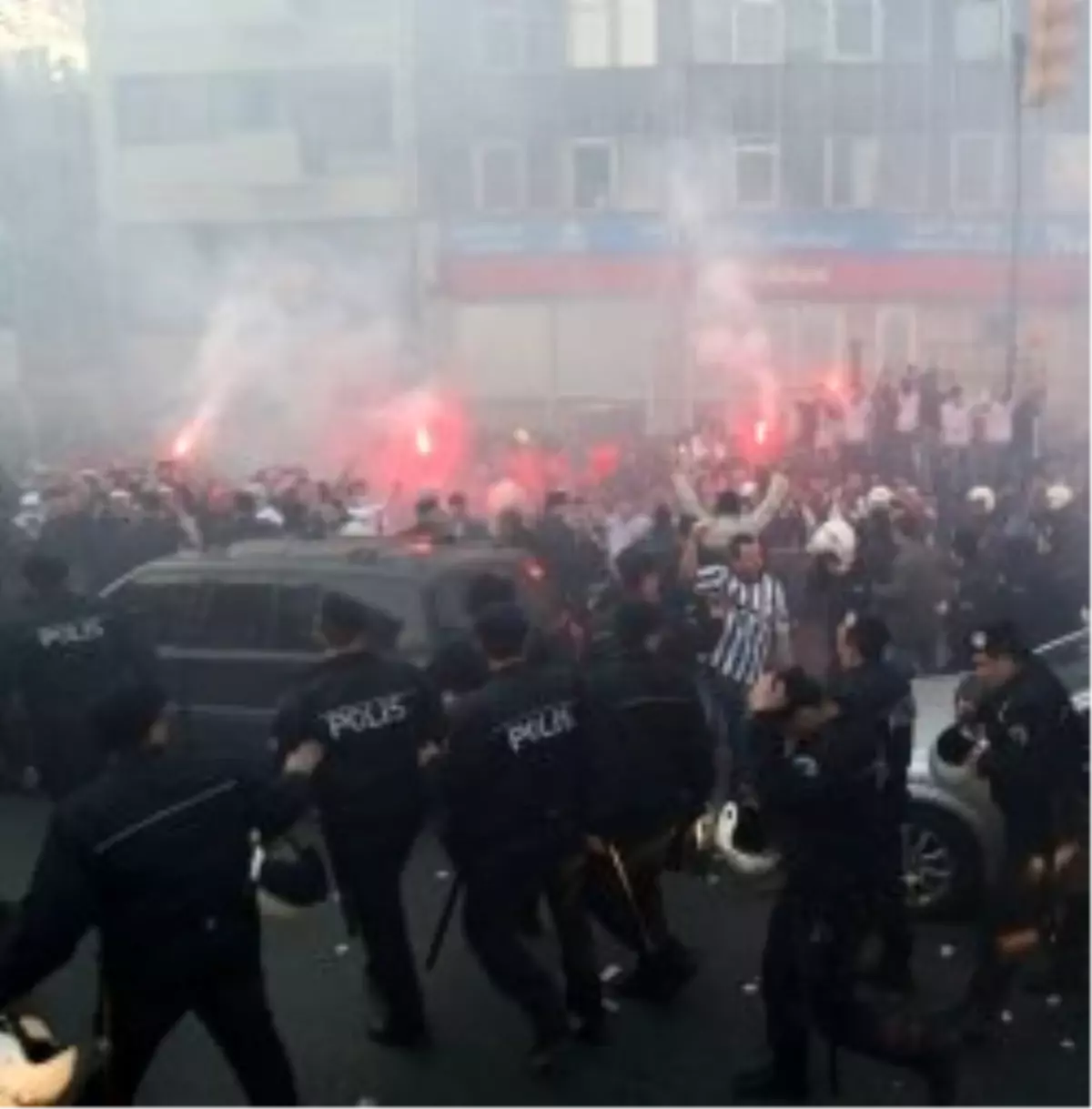 Yüksekova\'da Olaylı Gece