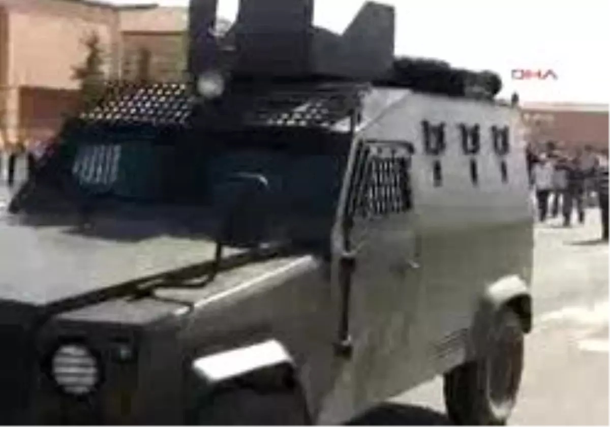 Siirt\'te Cenaze Gerginliği Ek Görüntülerle/Pkk\'lı Yakınlarının Eylemine Polis İzin Vermedi