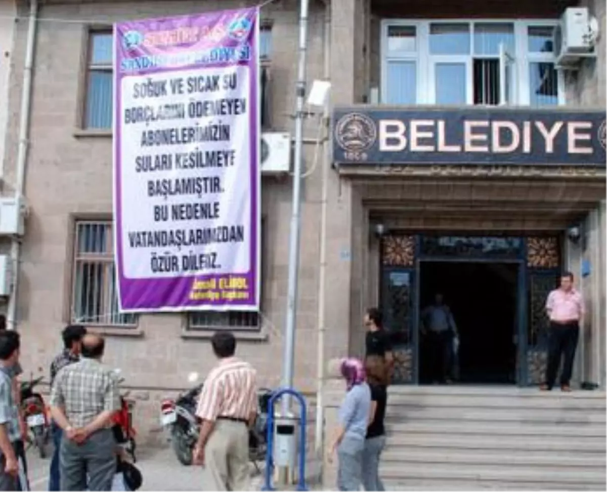 Sandıklı Belediye Başkanı Elibol, Afişle Özür Diledi