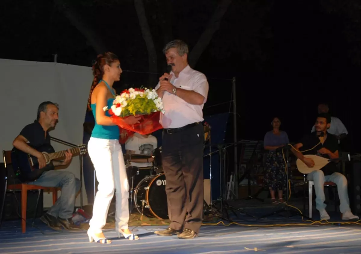 17. Yıl Dönümünde Madımak Oteli\'nde Yakılarak Öldürülenler Anıldı