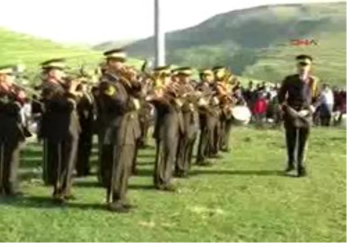 Ardahan-Atatürk´Ün Silueti Alkışlar Eşliğinde İzlendi