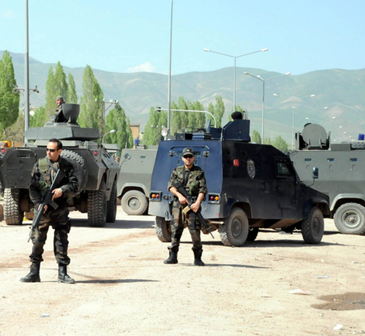 Jandarma Karakolu ve Polise Saldırı