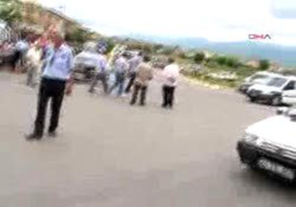 Kocaeli´De Otomobilin Çarptığı Otobüs Devrildi: 19 Yaralı