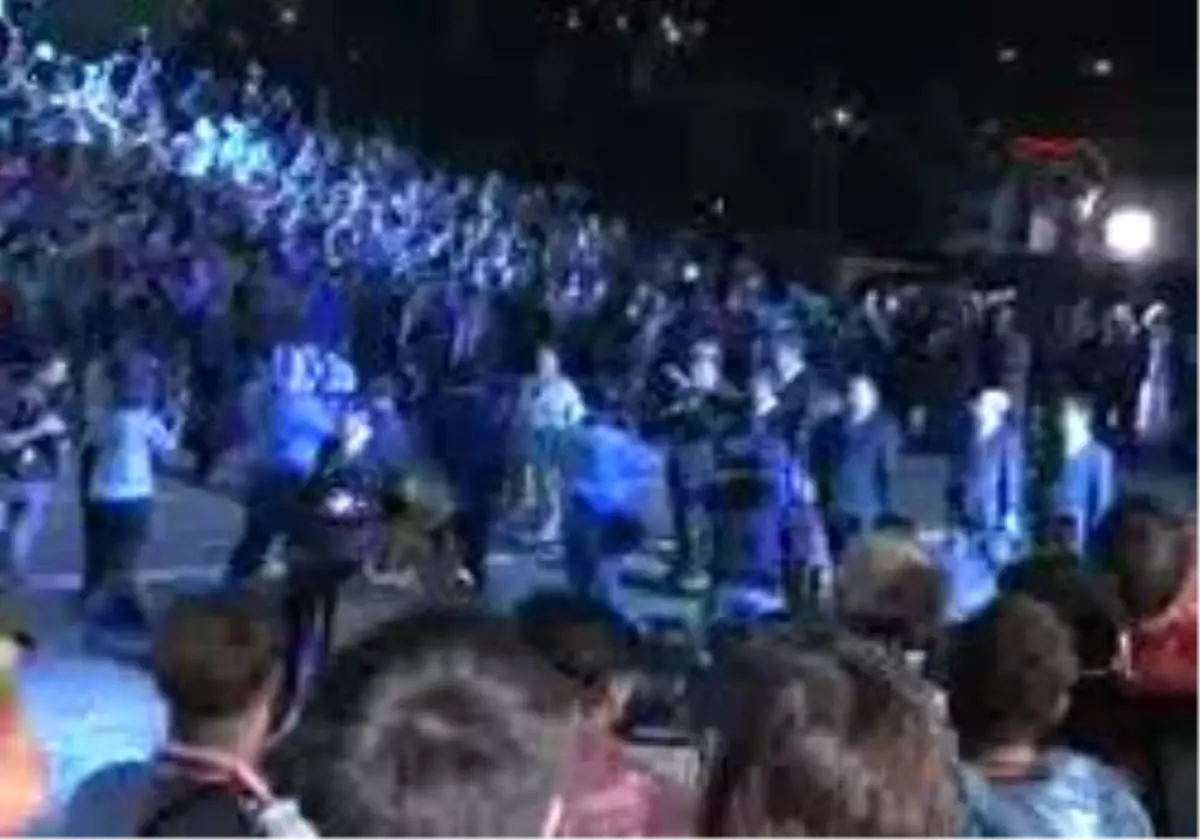 Gül Han Çadırında