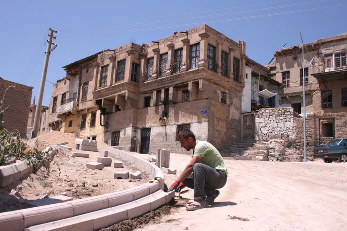 Arnavut Kaldırımlı Tarihi Sokak Çalışması