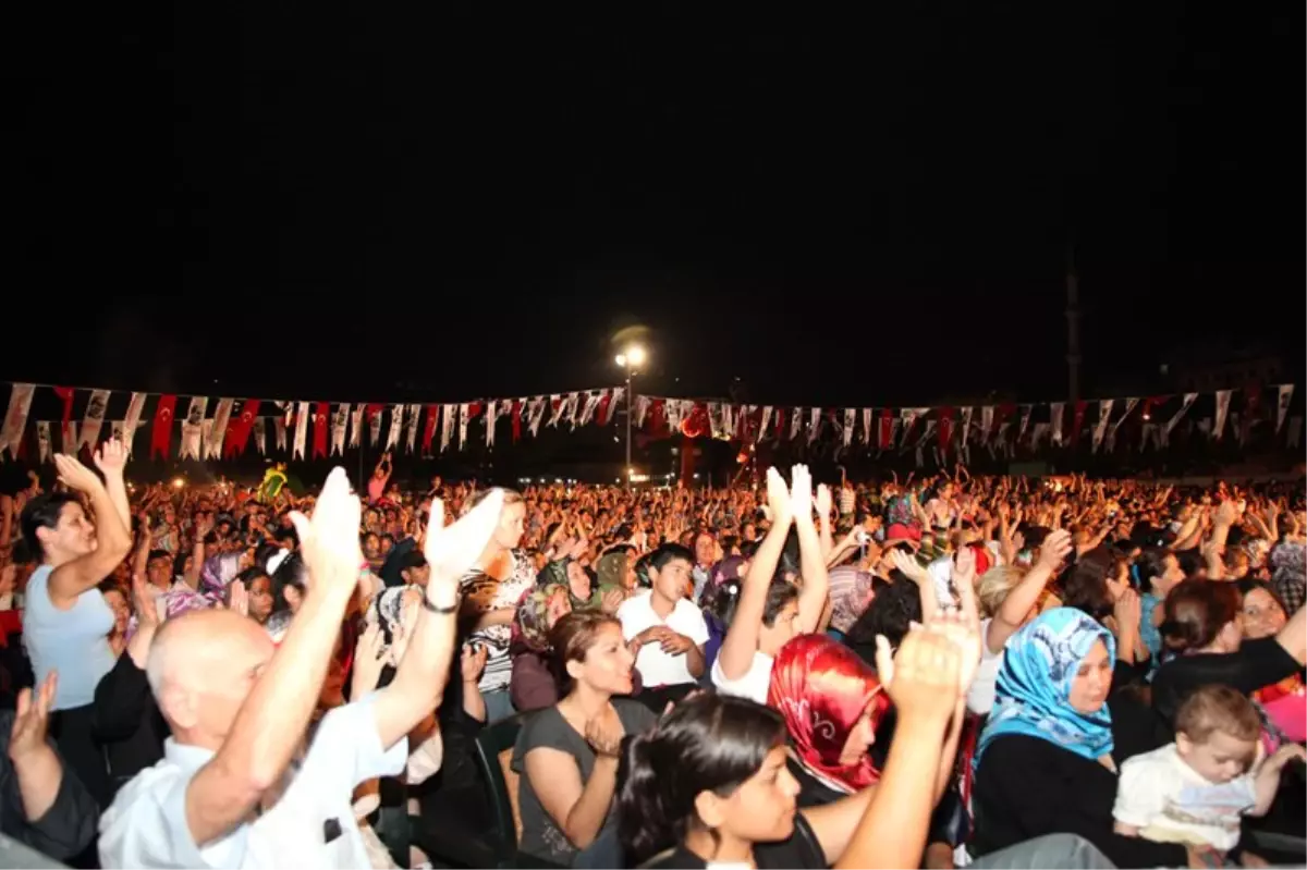 Davut Güloğlu 2. Kardeş Kültürler Festivalini Klip Yaptı
 

