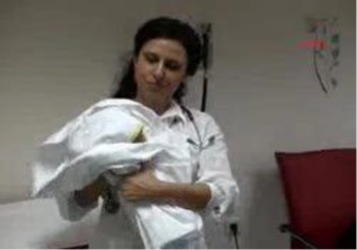 Niğde - 3 Günlük Bebek Sütle Cami Kapısına Bırakıldı