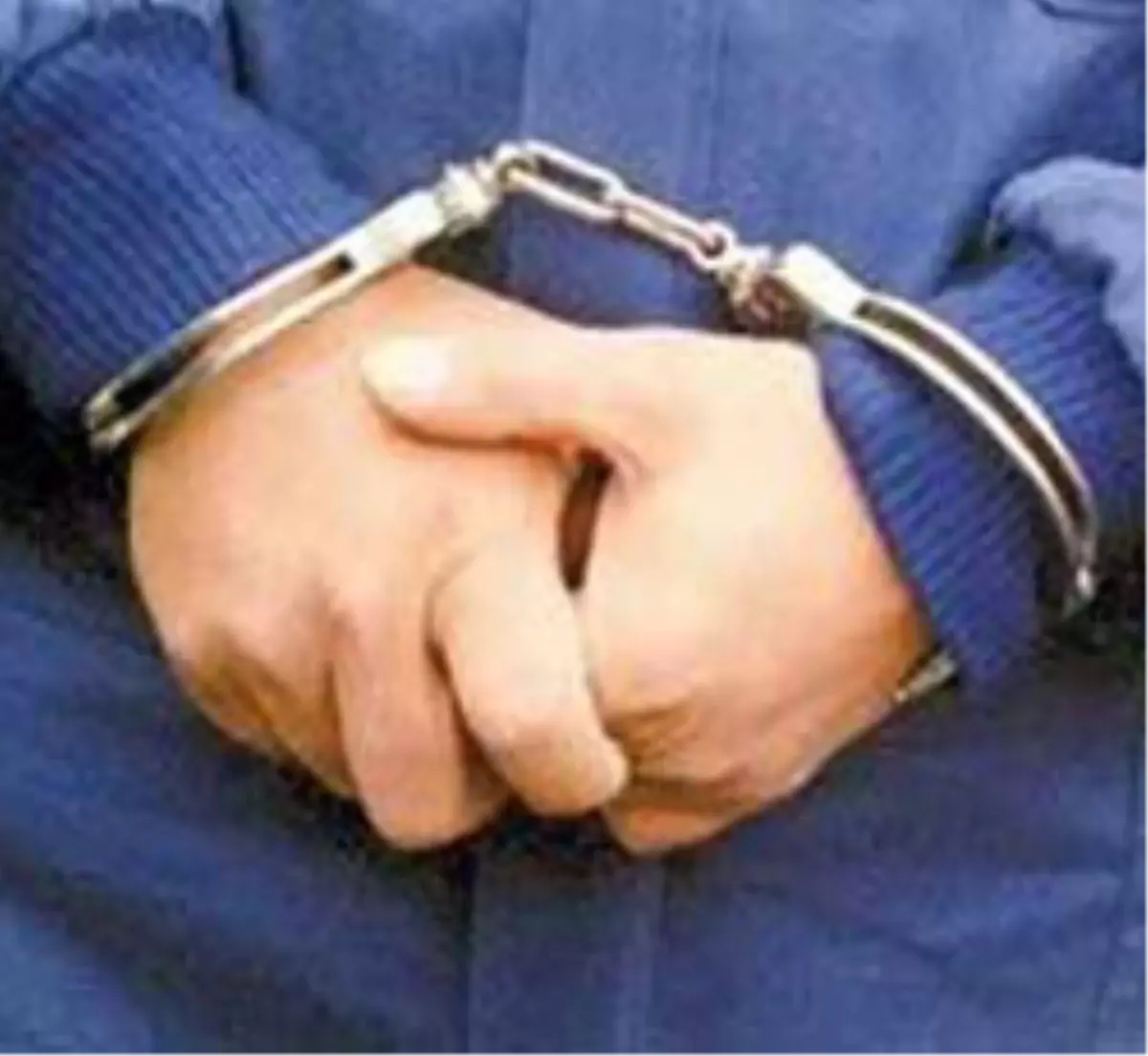 Polisin Önünde Kayıplara Karıştı