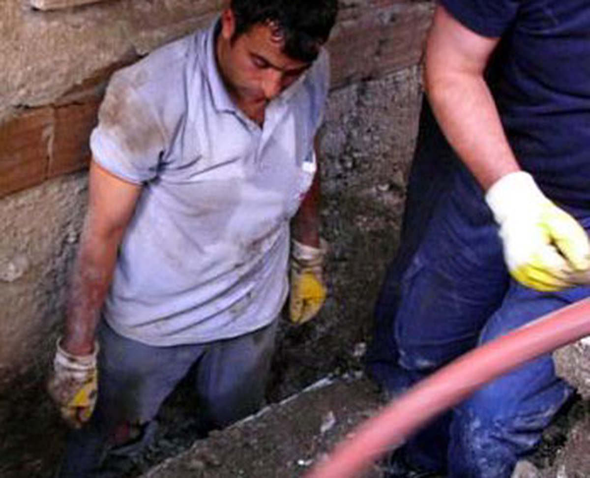Kazdığı Çukurda Sıkışıp Kaldı