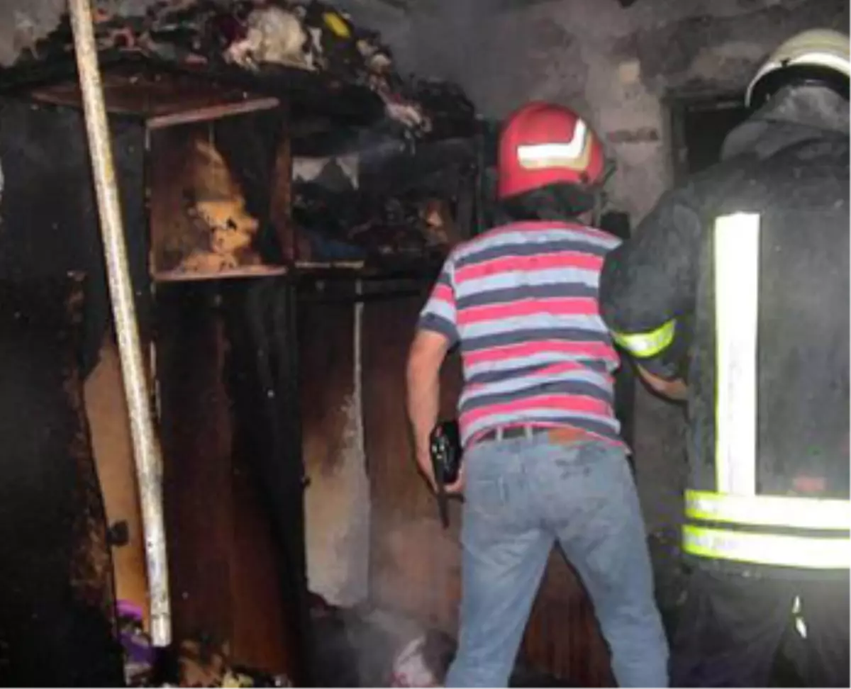 Elektrikte Unutulan Ütü Evi Kül Etti