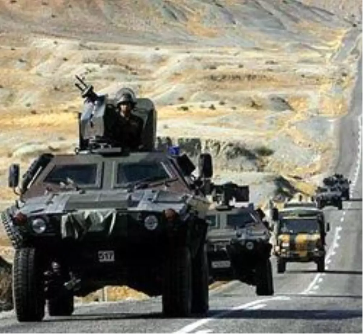 Van\'da Askeri Araç Şarampole Devrildi