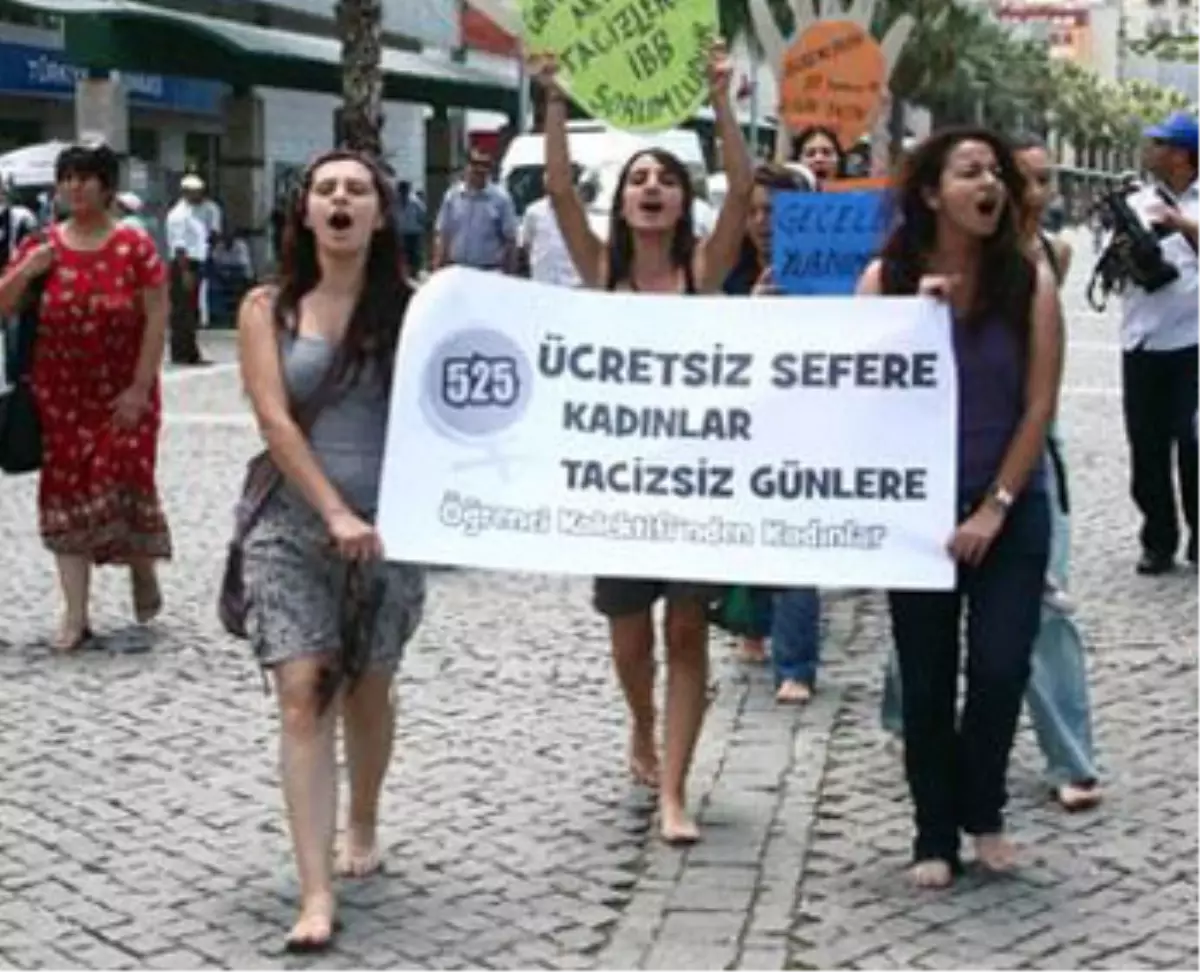 Çıplak Ayakla \'Ücretli Otobüs\' Protestosu