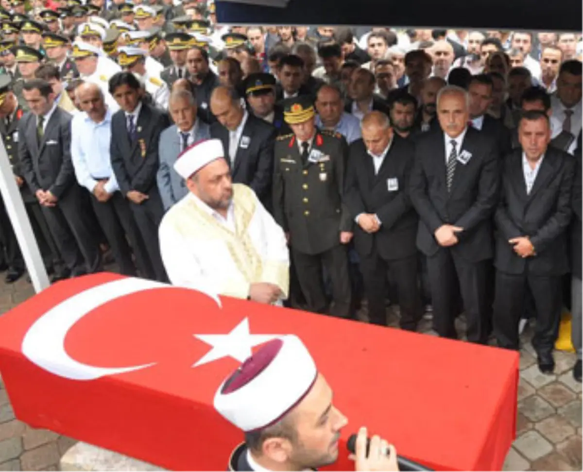 Şehit Asteğmen Gözyaşlarıyla Uğurlandı