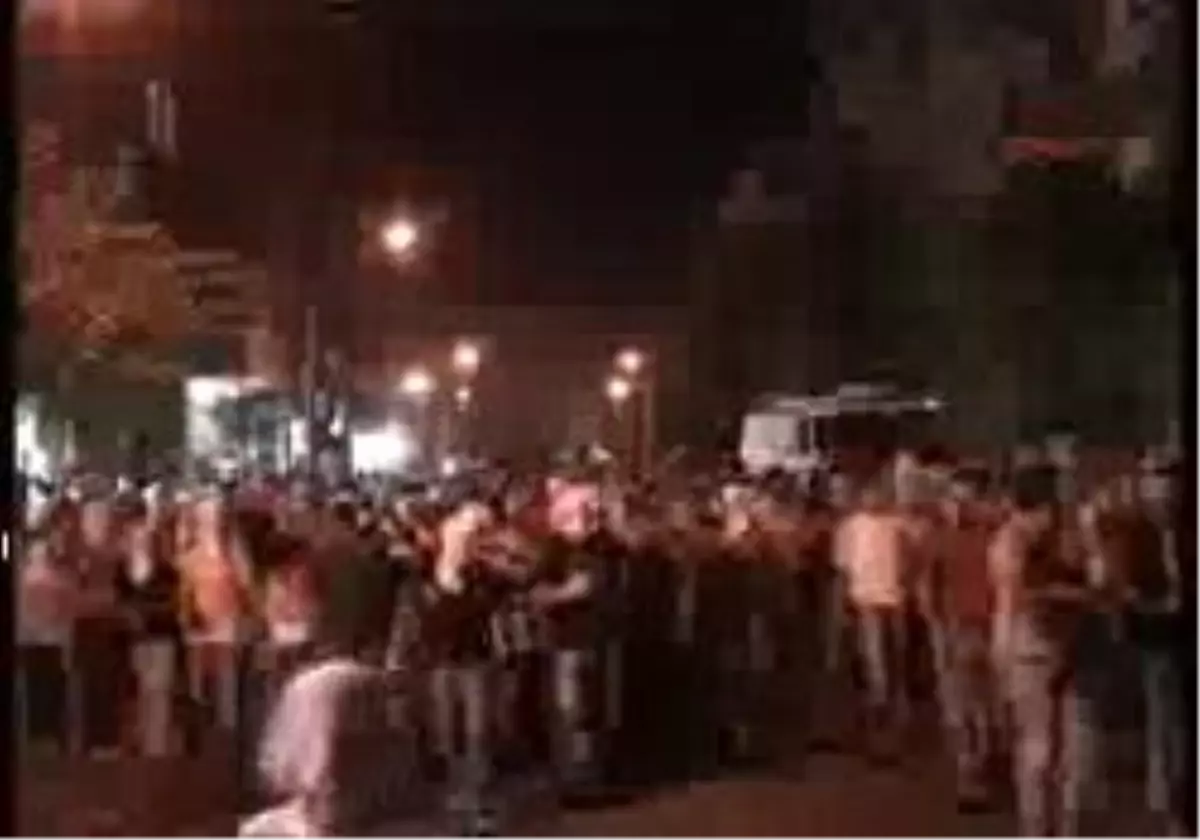 Diyarbakır\'da Olaylı Gece: 3 Polıs Yaralandı