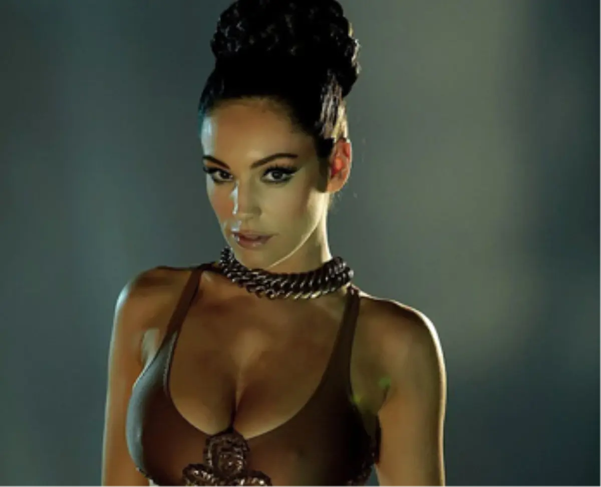 Kelly Brook, Prenses Leıa Kılığına Girdi