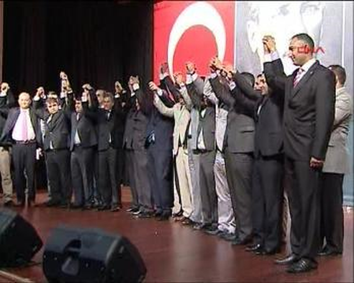 Tdh Üyesi 26 Kişi AK Parti\'ye Katıldı