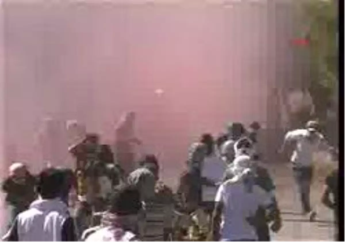 Yüksekova\'da Yine Olay...Başkan Ve Bdp\'liler İkna Edemedi..