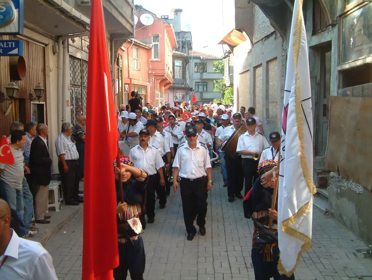 Çatalca Belediyesi 11. Erguvan Festivaline Görkemli Açılış