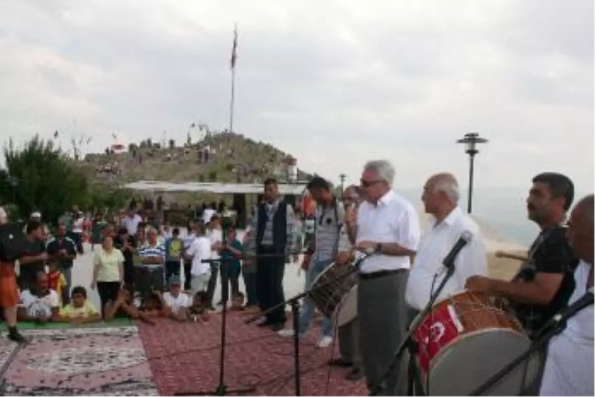 Hüseyin Gazi\'nin Zirvesinde Abdallar Şenliği