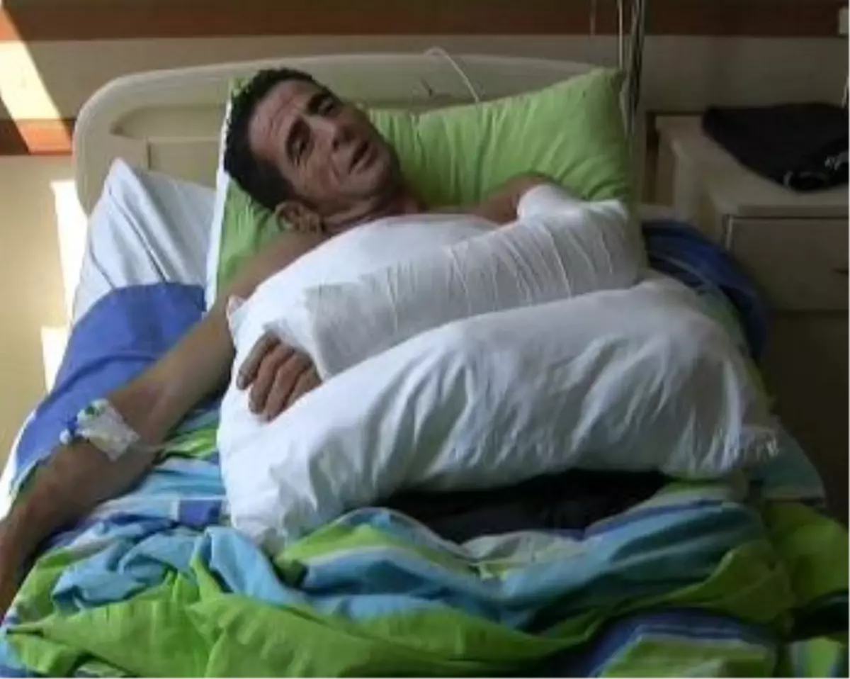 İrlandalı Turistler Bar Görevlisini Hastanelik Etti