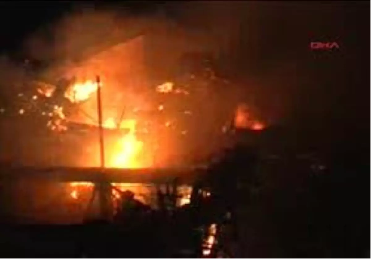 Bafra\'da 5 İşyeri Yandı
