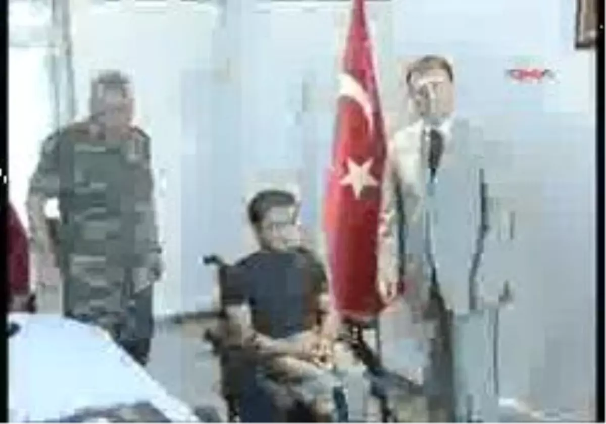 Diyarbakır - Tekerlekli Sandalyesi Çalınan Engelli Gence Valilik Akülü Araba Verdi