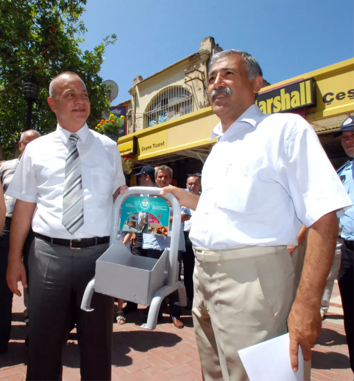 Onlar İçin Sizde Bir Kap Su Bırakın